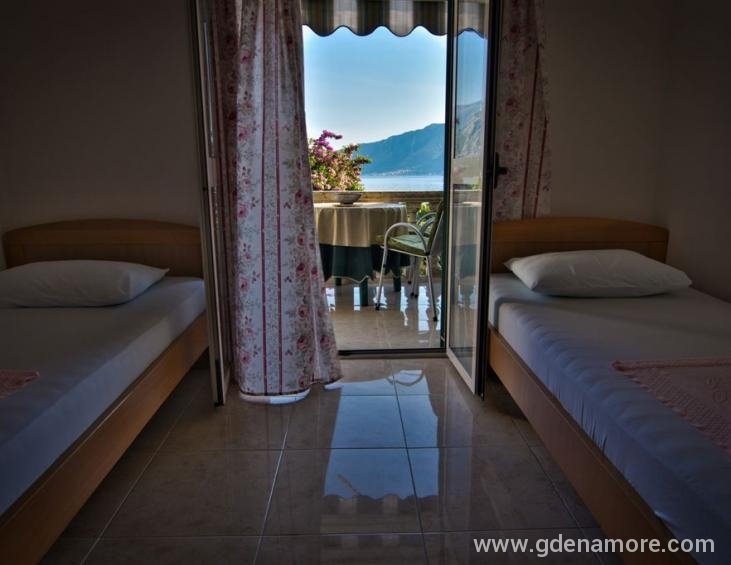 Apartman - donji nivo sa terasom